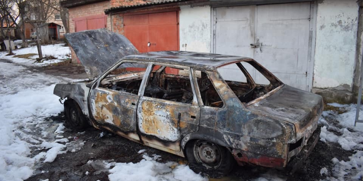 У Жмеринці злодій вкрав автомобіль, а той… загорівся