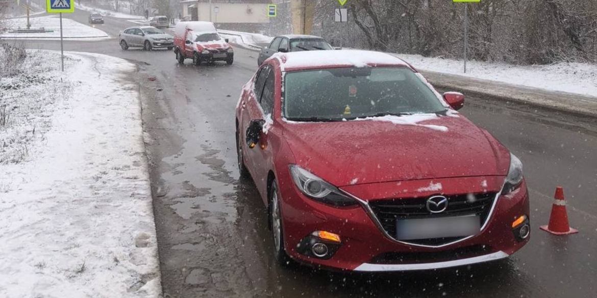 У Жмеринському районі водій автомобіля Mazda скоїв наїзд на пішохода