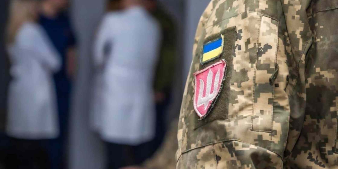 Уряд дозволив бронювати 100% медпрацівників державних та комунальних медзакладів