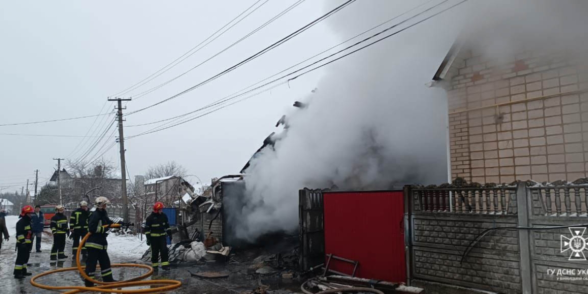 В Агрономічному сталася пожежа - загорівся гараж з автомобілем