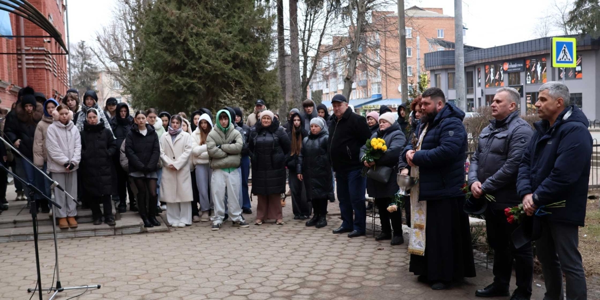 В Барській громаді відкрили Меморіальну дошку на честь командира стрілецького відділення