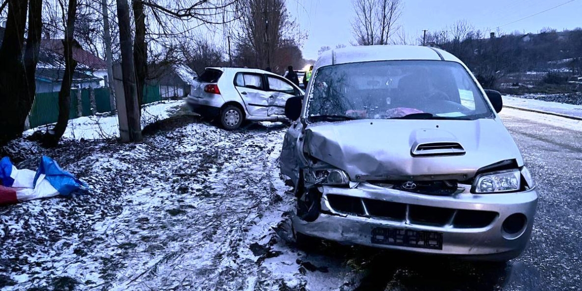 В Чечельнику легковик зіткнувся з мінівеном: постраждали двоє дітей