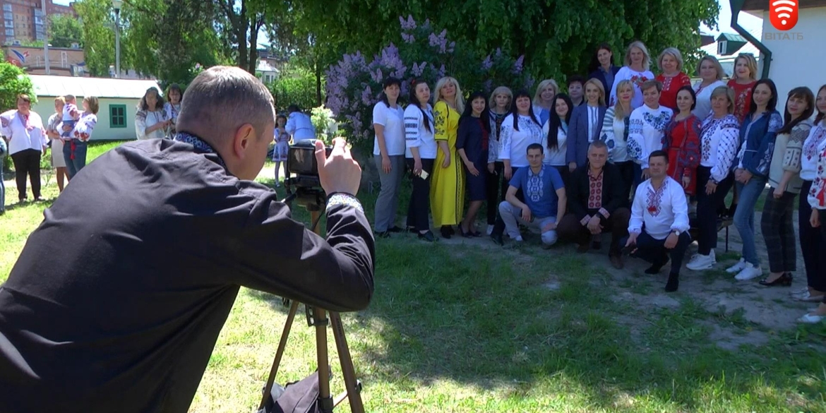 В День вишиванки вінничани долучились до створення фотовернісажу Україна - це я