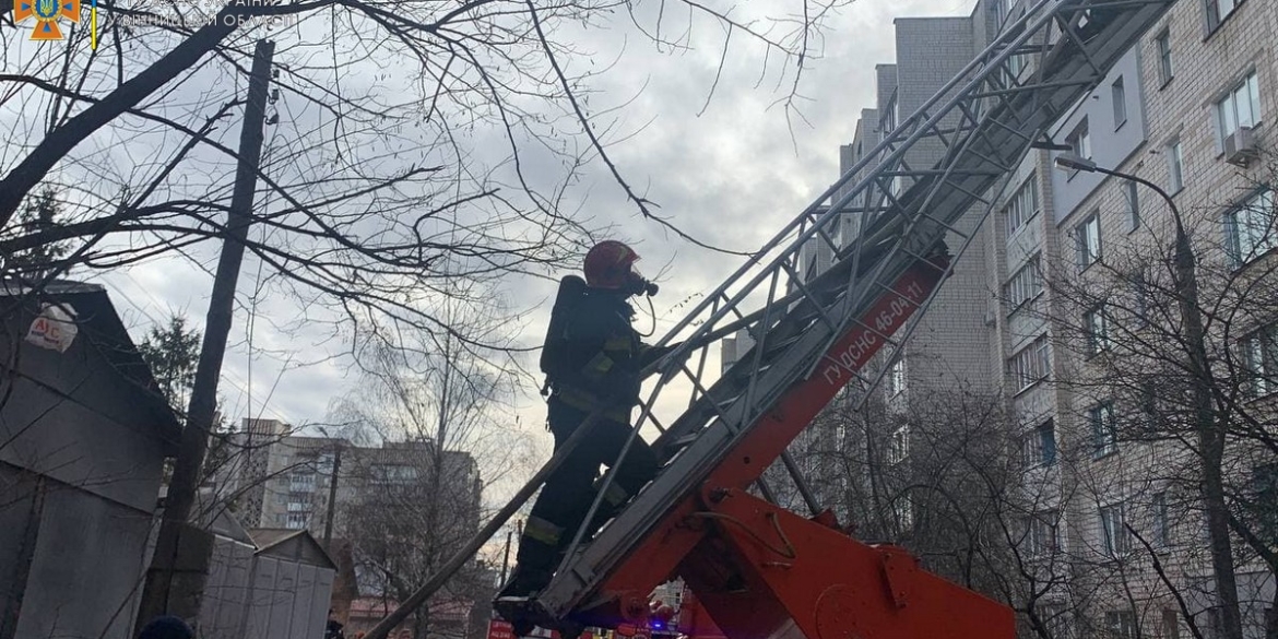 В одній із багатоповерхівок Вінниці загорівся балкон