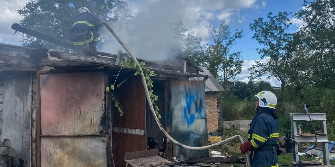 В Ольгопільській громаді у гаражі приватного домоволодіння згорів автомобіль