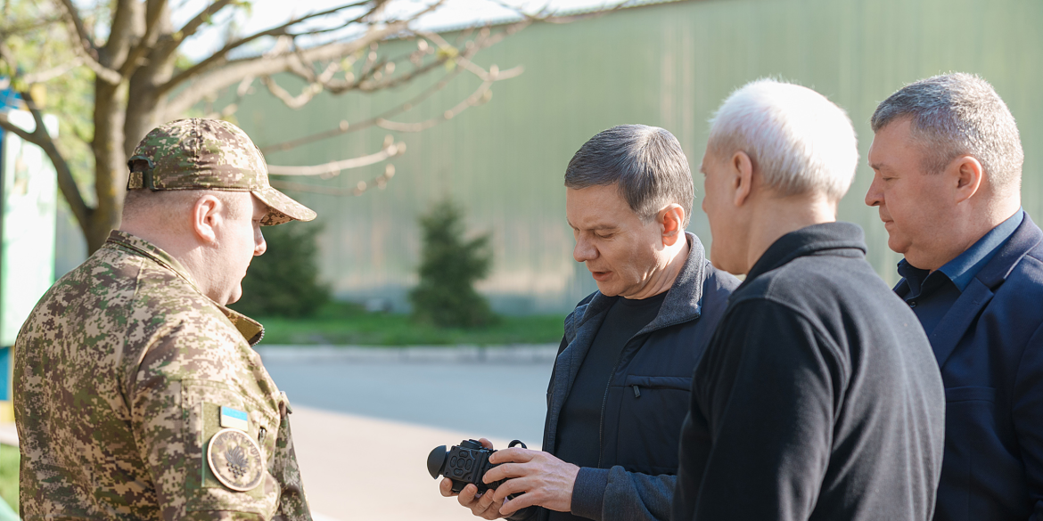 Вінницька громада та область передали десять Mavic 3T та п’ятнадцять тепловізорів нацгвардійцям