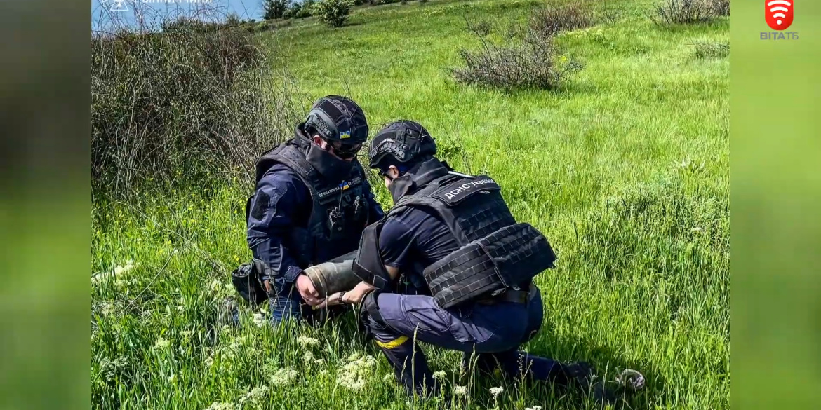 Вінницькі піротехніки очищають деокуповані території від вибухонебезпечних предметів