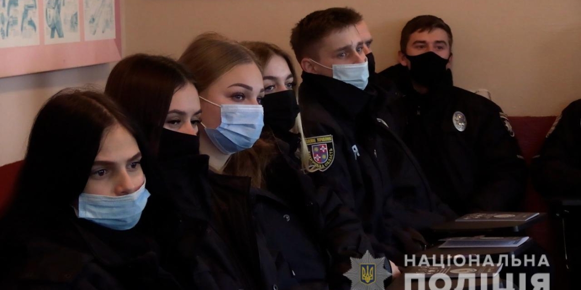 Вінницькі поліцейські покращували навички спілкування з людьми з інвалідністю