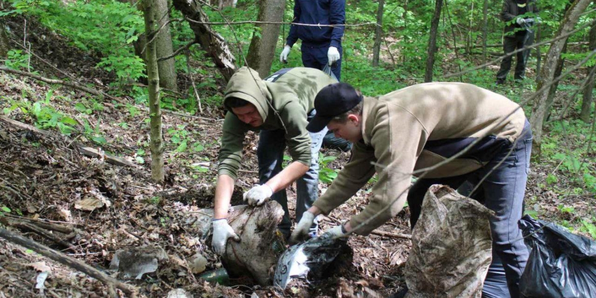 Вінницькі рятувальники долучились до прибирання “Кармелюкового Поділля”