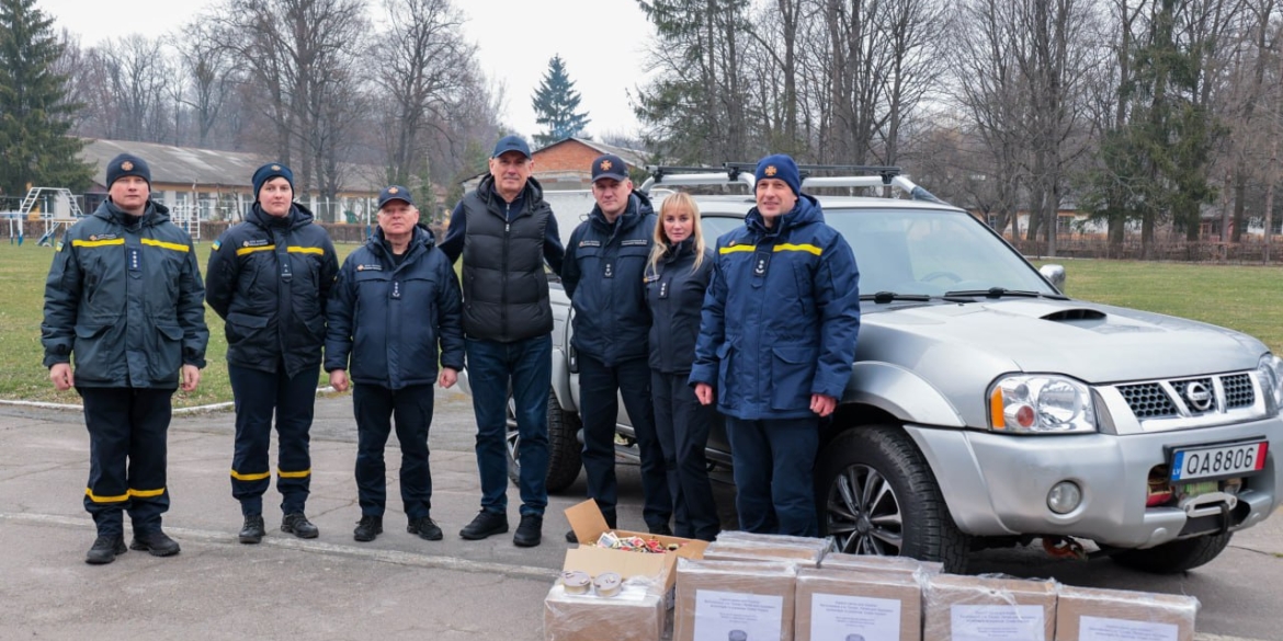 Вінницькі рятувальники отримали автомобіль та обладнання від благодійників