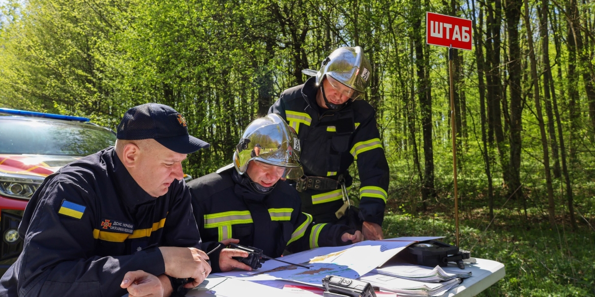 Вінницькі рятувальники провели спільні навчання з лісівниками - навіть з аеророзвідкою