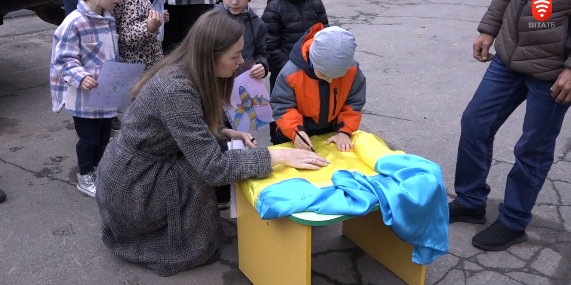 Вінницькі садочки придбали позашляховик для ЗСУ