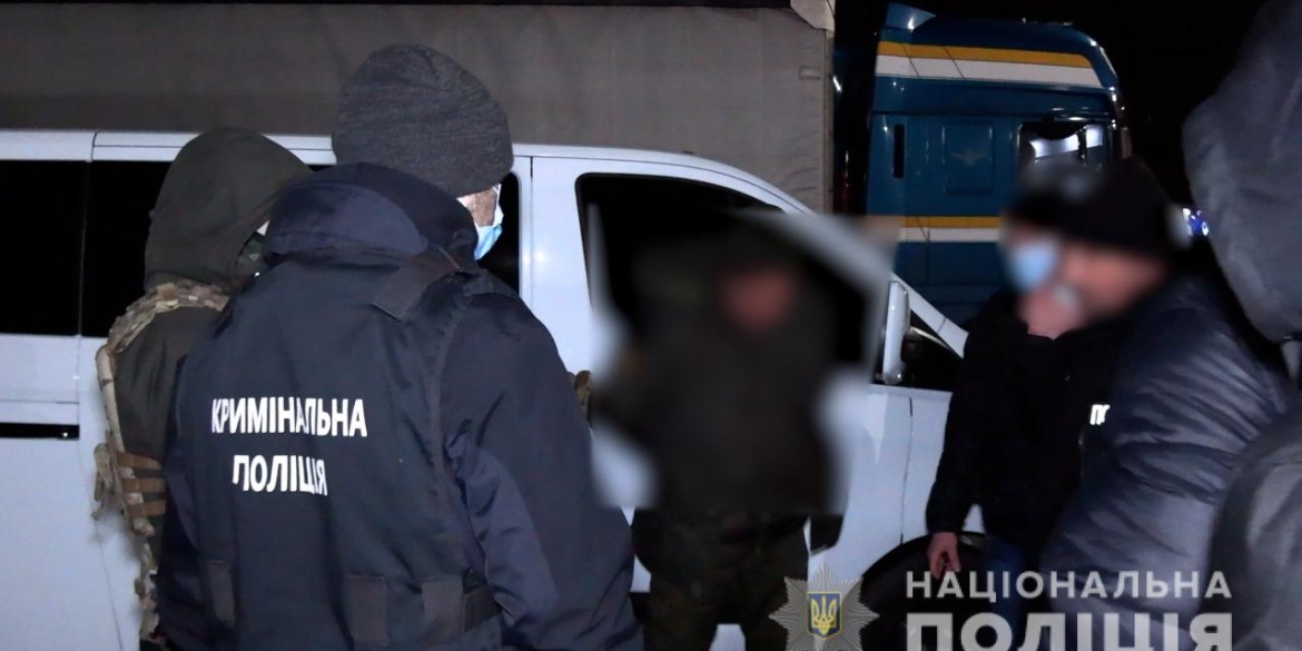 Вінницькі слідчі вийшли на банду торговців зброєю та боєприпасами