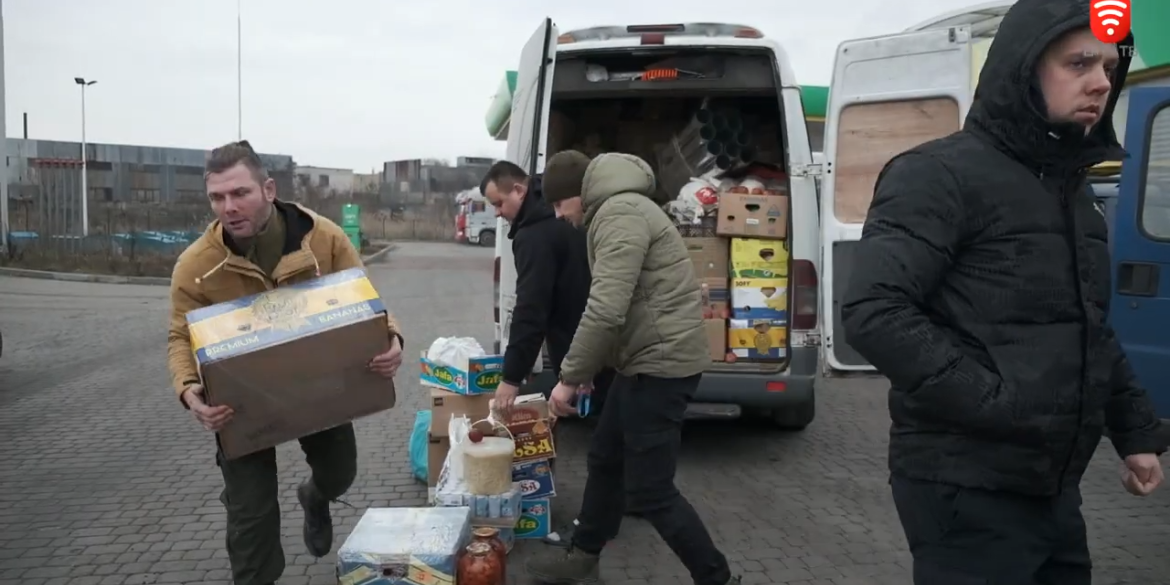 Вінницькі волонтери доставили гумвантаж для мешканців і захисників Бахмута