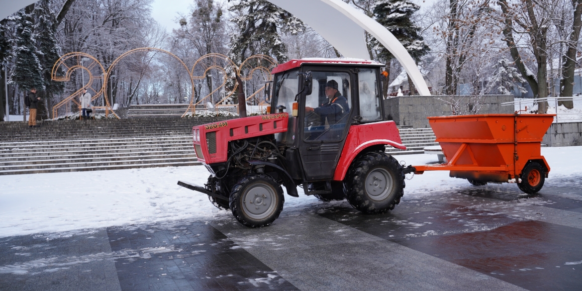 Вінницю замело всю ніч комунальні служби прибирали місто від снігу