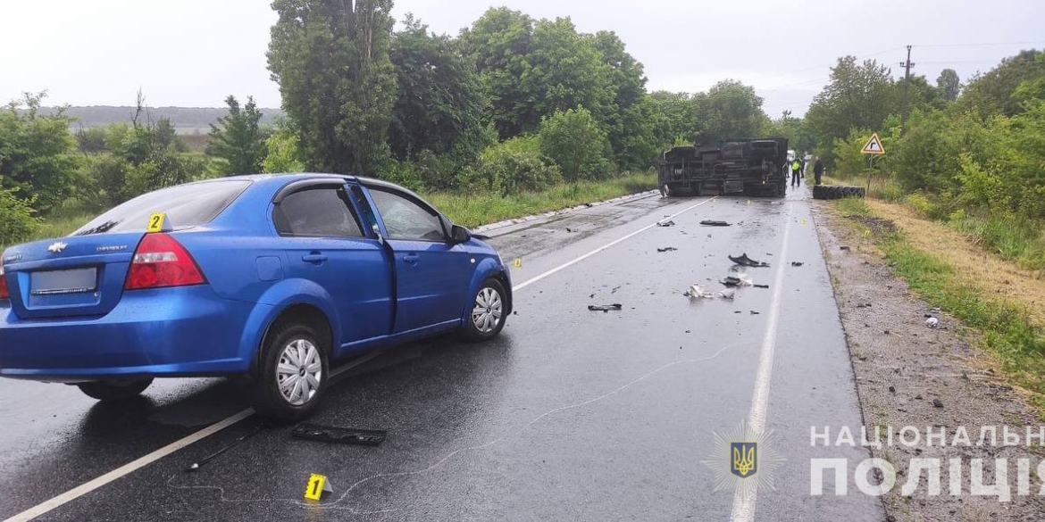 Вінницькі слідчі розслідують обставини ДТП, в яких травмувався пішохід та загинув пасажир