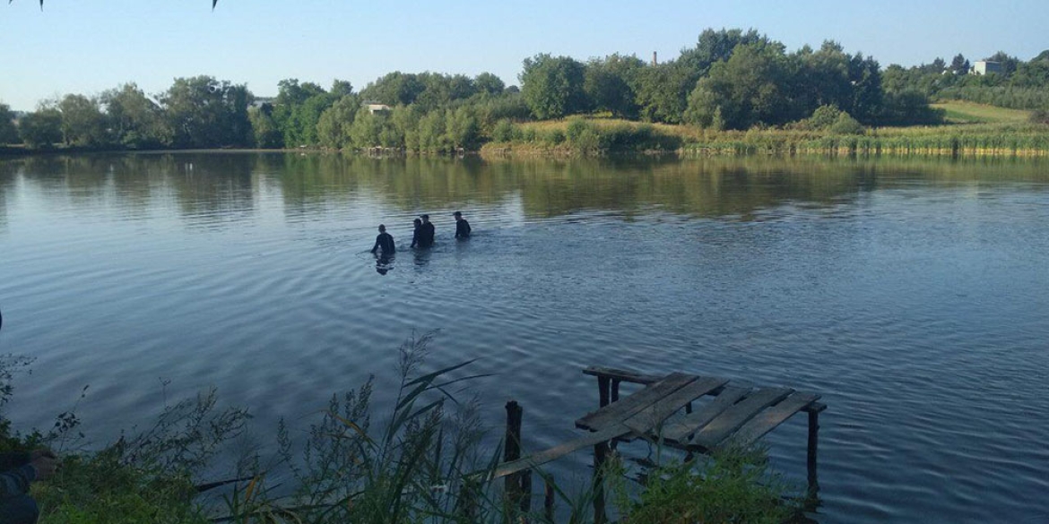 Двоє семирічних друзів несли ягоди та фрукти до приймального пункту, втопились у селі Попівці