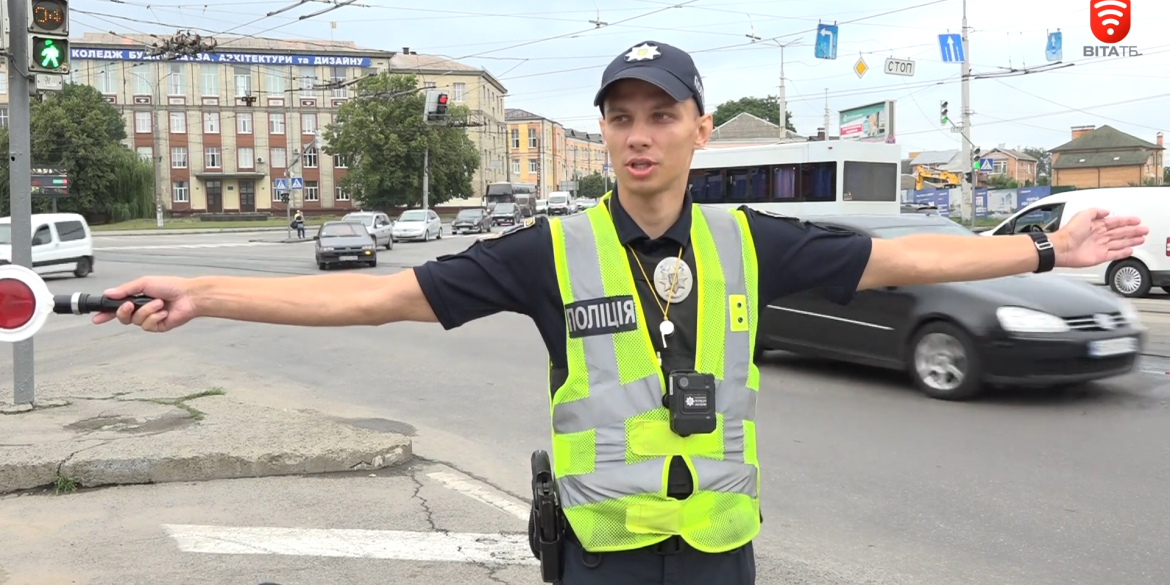 Які є жести регулювальника та коли їх можна зустріти на дорогах міста