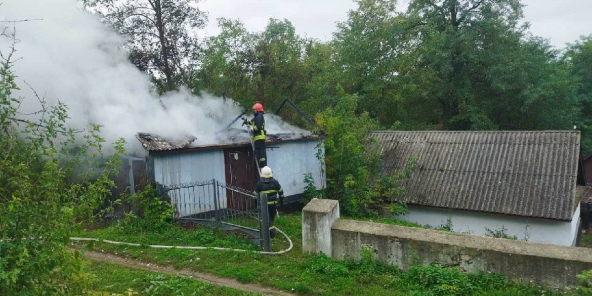 Замикання електромережі спалило гараж на Шаргородщині