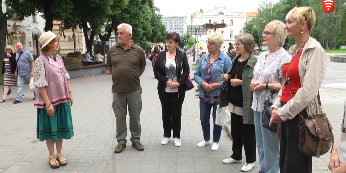 Затишні дворики, атмосферні будівлі батькам загиблих захисників провели екскурсію