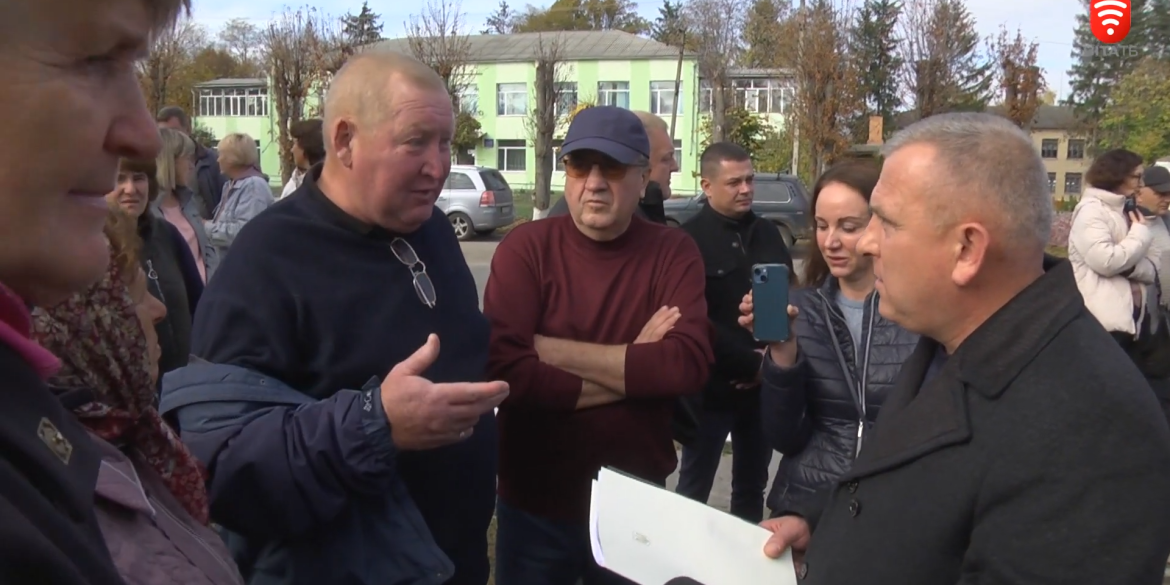 Жителі Тростянчика вимагають заборони будівництва водовідстійника МХП