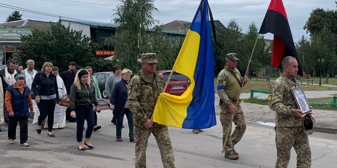 Жмеринська громада проводжала в останню путь хороброго воїна