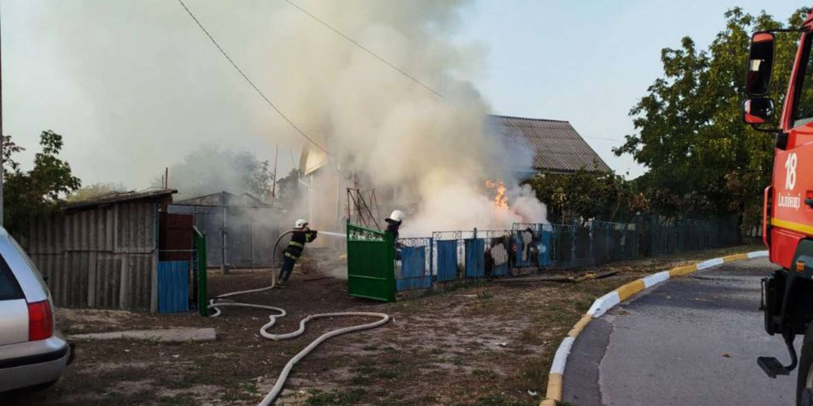 Згорів житловий будинок та аптека: на Вінниччині за добу ліквідували 20 пожеж