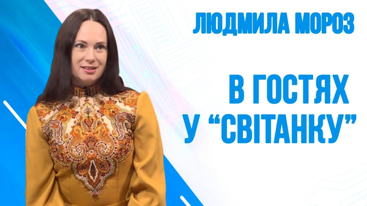 Embedded thumbnail for Вінничанка перетворює бабусині хустки на сучасний одяг