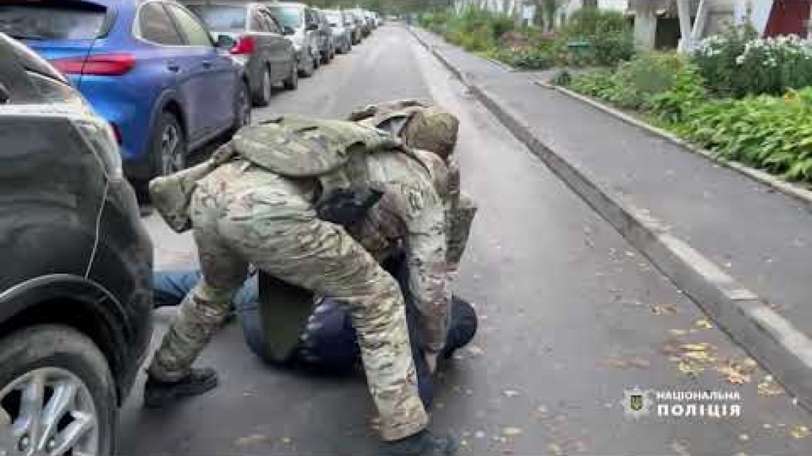 Embedded thumbnail for У Вінниці чоловік заснував гурток малювання, щоб розбещувати дівчаток