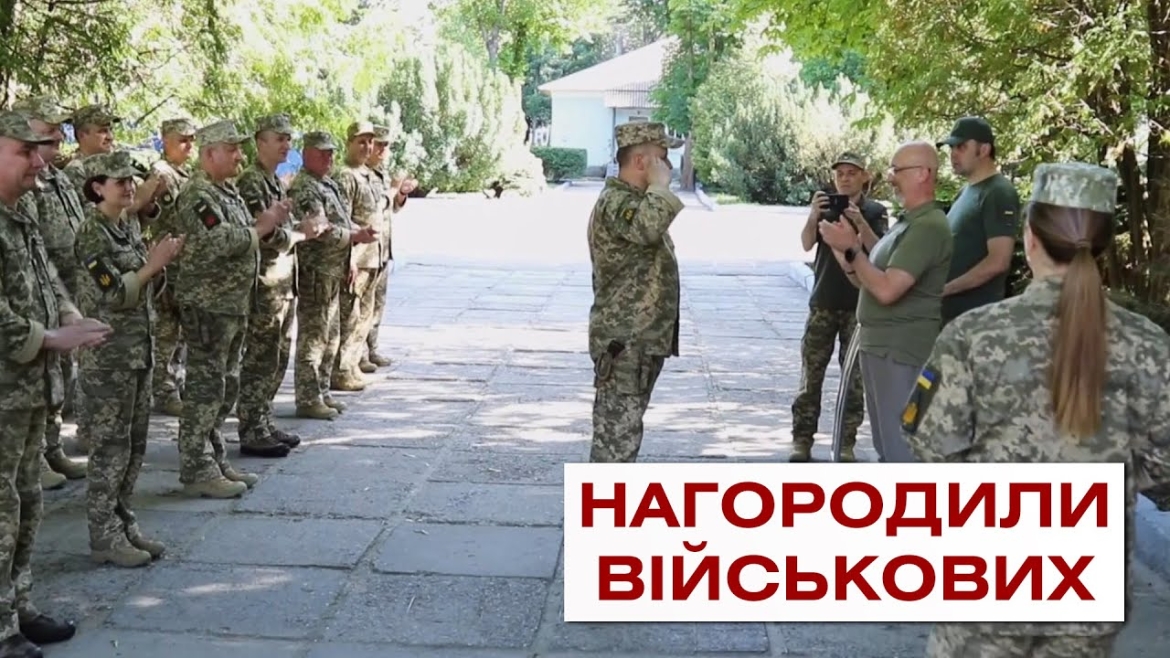 Embedded thumbnail for У Вінниці Міністр оборони України нагородив медиків та захисників неба