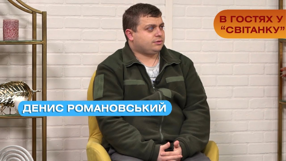 Embedded thumbnail for Денис Романовський – волонтер, який не бачить, ремонтує автівки для бійців ООС