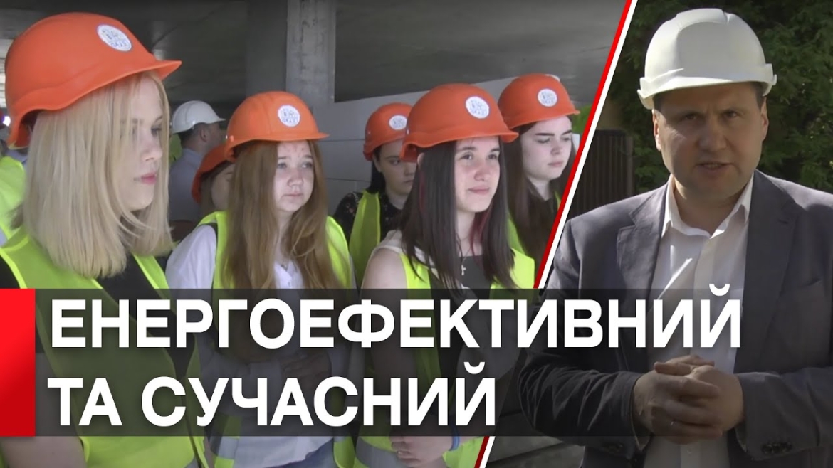 Embedded thumbnail for В муніципальному будинку на 600-річчя у Вінниці вже засклили більшість вікон