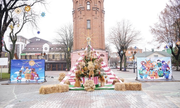 На Європейській площі встановили дідух