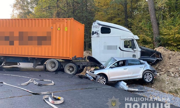 Вінницька вантажівка спричинила масштабну аварію на Хмельниччині