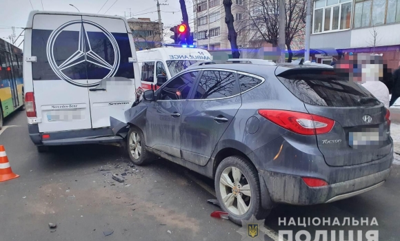 У Вінниці Hyundai зіштовхнувся з маршрутним таксі