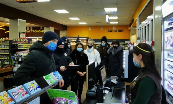 Поліцейські перевіряли, чи продають у вінницьких магазинах алкоголь дітям