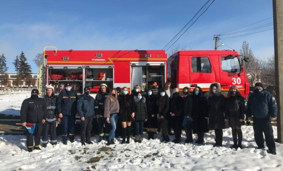 В Ладижині рятувальники провели навчання з представниками міського суду