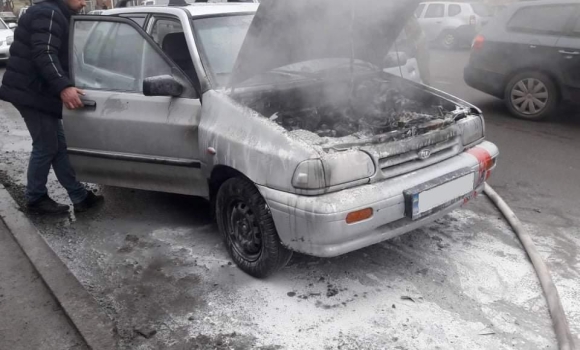 В Іллінцях прямо під час руху загорівся автомобіль