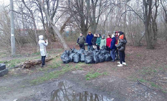 У Вінниці молодь долучилась до прибирання міста