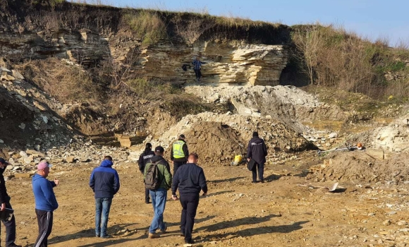 В Ямпільському районі мешканці незаконно видобували пісковик