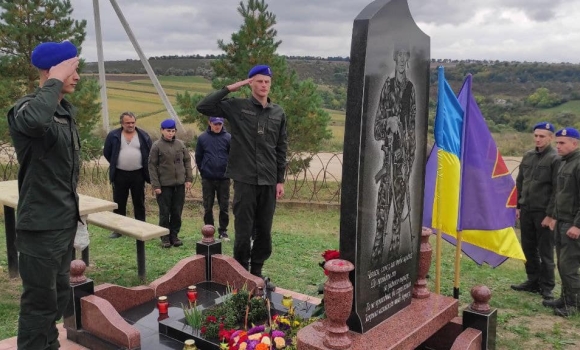 У Ямпільському районі гвардійці вшанували пам'ять побратима