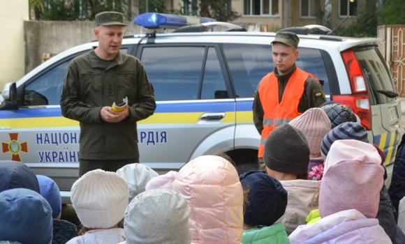 У Вінниці Нацгвардійці навчали школярів безпеки дорожнього руху