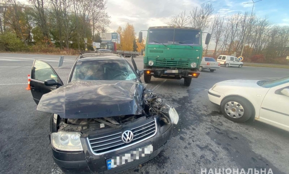 У Вінниці ”Камаз” зіткнувся з Volkswagen, а на вул.Зулінського збили пішохода