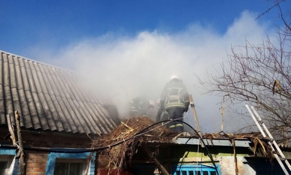 У Хмільницькому районі рятувальники ліквідували пожежу в приватному будинку