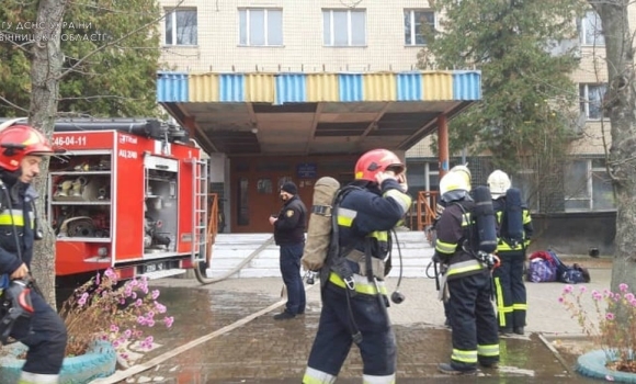 У Вінниці сталася пожежа в гуртожитку: 39 людей евакуйовали