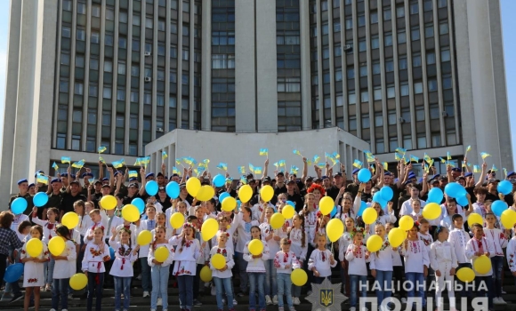 У Вінниці до Дня Незалежності влаштували патріотичний флешмоб 