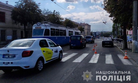 У Вінниці на проспекті Коцюбинського на "зебрі" водій "ВАЗу" наїхав на трьох людей