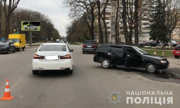 У Вінниці в ДТП травмувались пасажир легковика та пішохід