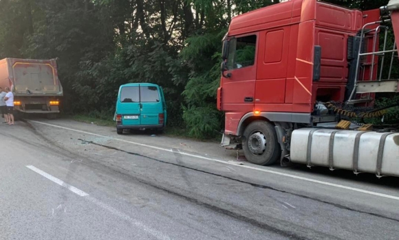 У Вінницькому районі сталась потрійна ДТП: серед постраждалих двоє дітей