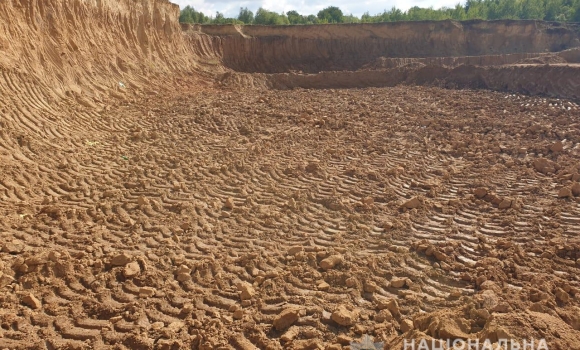 «Чорні» видобувачі. Поліціянти зупинили розкрадачів корисних копалин у Хмільнику